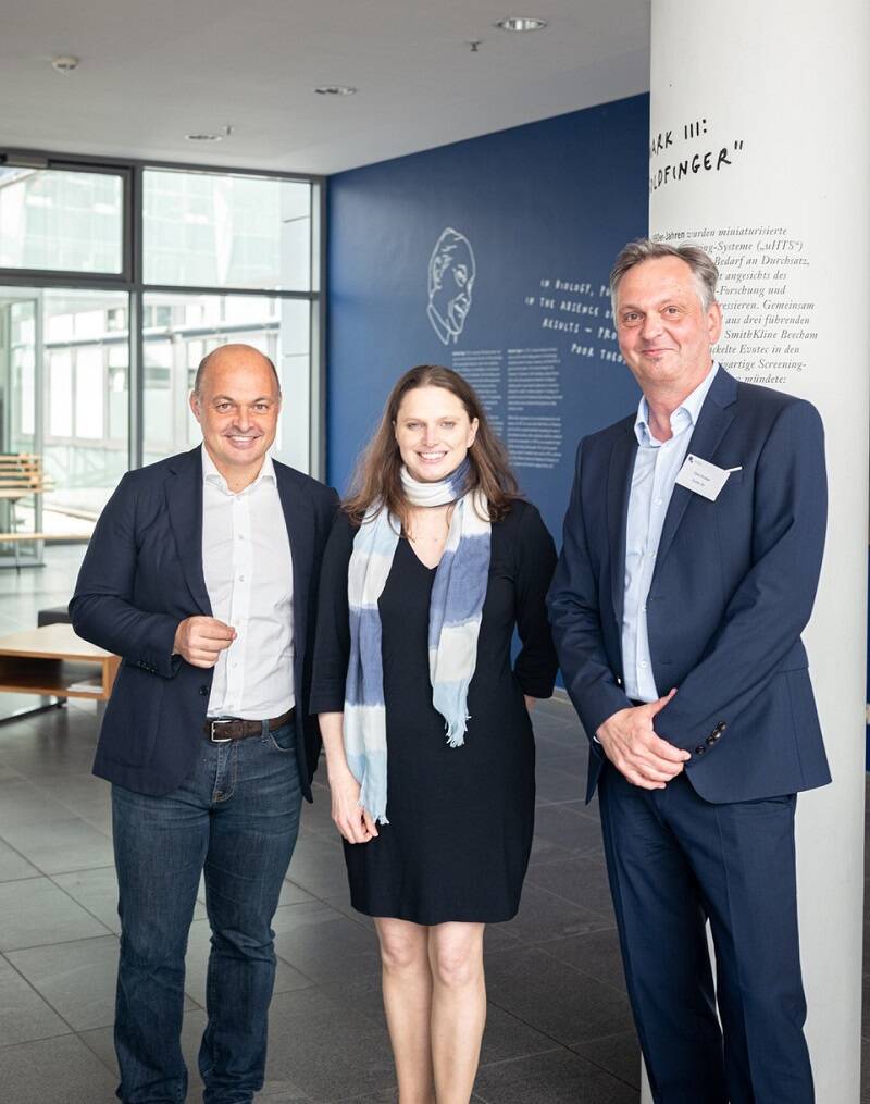 Hamburg's Senator for Economics and Innovation, Dr. Melanie Leonhard, met Dr. Werner Lanthaler, Evotec CEO (left), and Dirk Winkler, SVP Hit Identification, Global Drug Discovery Services at Evotec (right), during her visit to the Manfred Eigen campus.