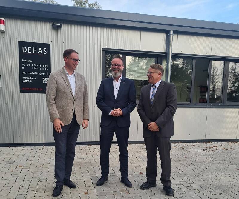 Excellent atmosphere during the visit: Mayor Jan Lindenau, Minister of Economic Affairs Claus Ruhe Madsen and DEHAS Managing Director Jens Mittendorf exchanged ideas together with representatives of Life Science Nord and the Lübeck Economic Development Co