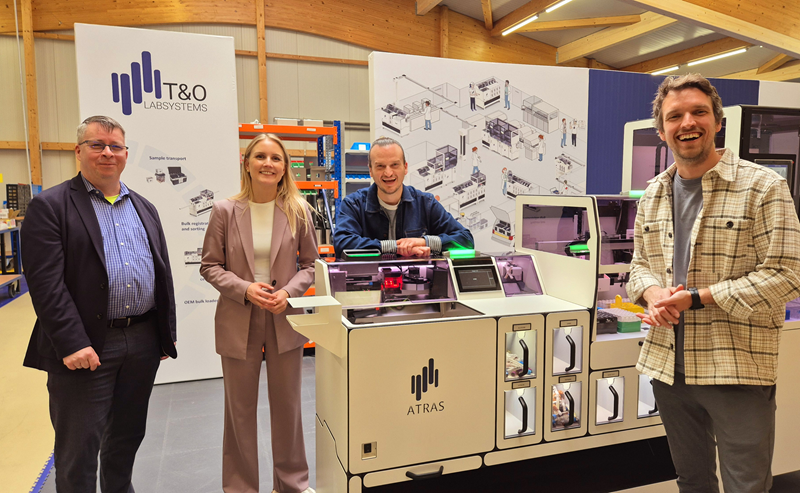 Gute Stimmung beim Besuch in Kaltenkirchen! Die geschäftsführenden Gesellschafter von T&O LabSystems, Dennis und Dave Lorenzen, tauschten sich mit Staatssekretärin Julia Carsetens und LSN-Geschäftsführer Oliver Schacht aus. (v.r.n.l.)