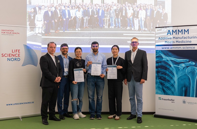 Preisträger des LSN Best Poster Awards - v.l.n.r.: Prof. Thorsten Buzug, Prof. Hermann Seitz (Uni Rostock), Yanjing Luo, Ezzat Elmoujarkach, Chunjiang Wei, Dr. Jürgen Walkenhorst, LSN e.V. (Foto: Sandy Bever, Fraunhofer IMTE)