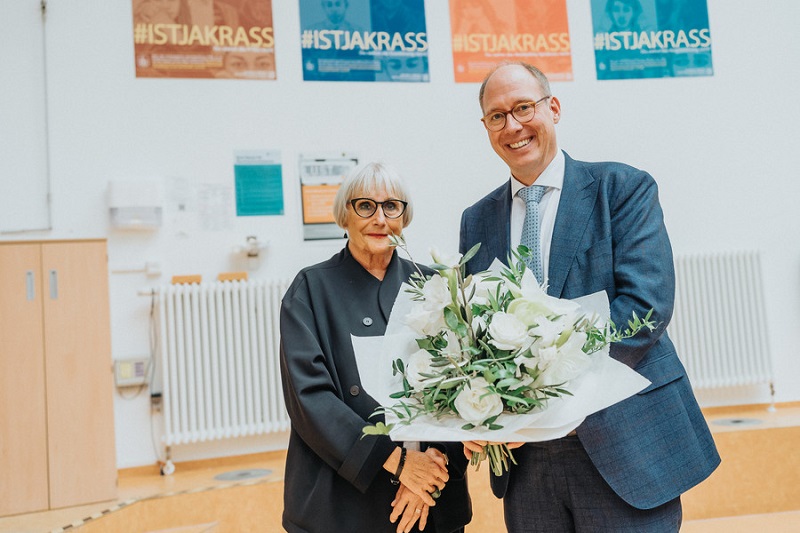Die kommissarische Präsidentin der Universität zu Lübeck, Prof. Dr. Gabriele Gillessen-Kaesbach, gratulierte ihrem Nachfolger Prof. Dr. Helge Braun zur Wahl und wünschte ihm viel Erfolg bei seiner neuen Aufgabe. (Foto: Guido Kollmeier / Uni Lübeck)